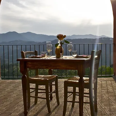Agriturismo Cerrolungo Фермерский дом