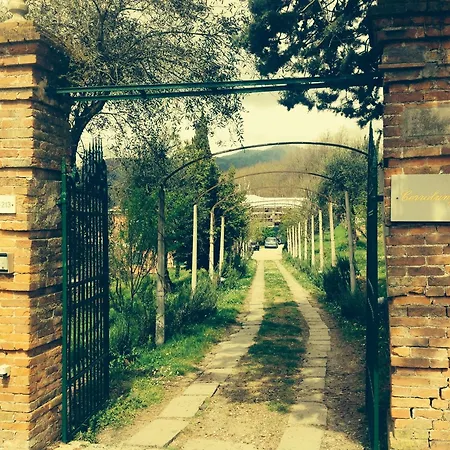 Agriturismo Cerrolungo Фермерский дом